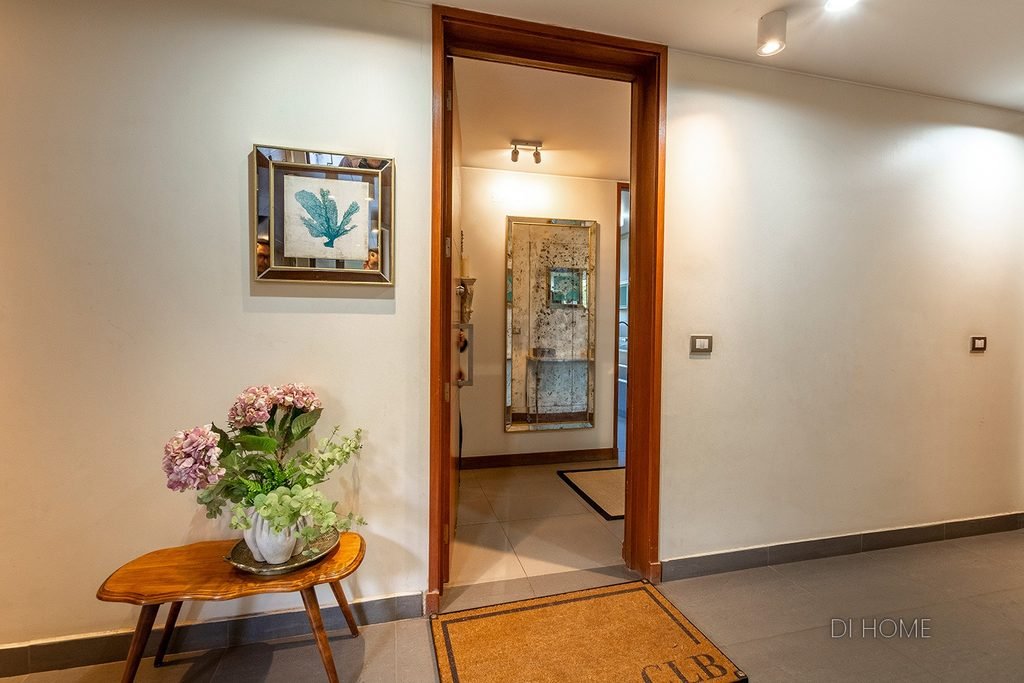 Exclusivo dúplex con accesos independientes y jardines propios