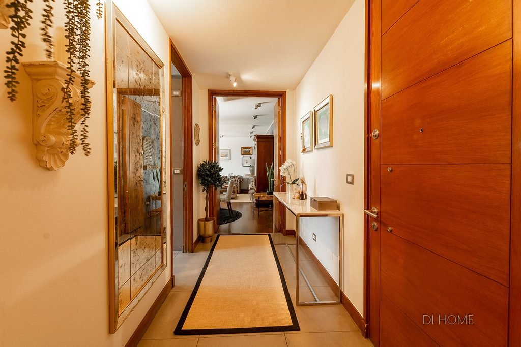 Exclusivo dúplex con accesos independientes y jardines propios