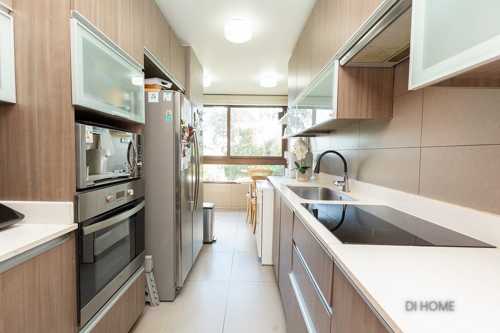 Exclusivo dúplex con accesos independientes y jardines propios