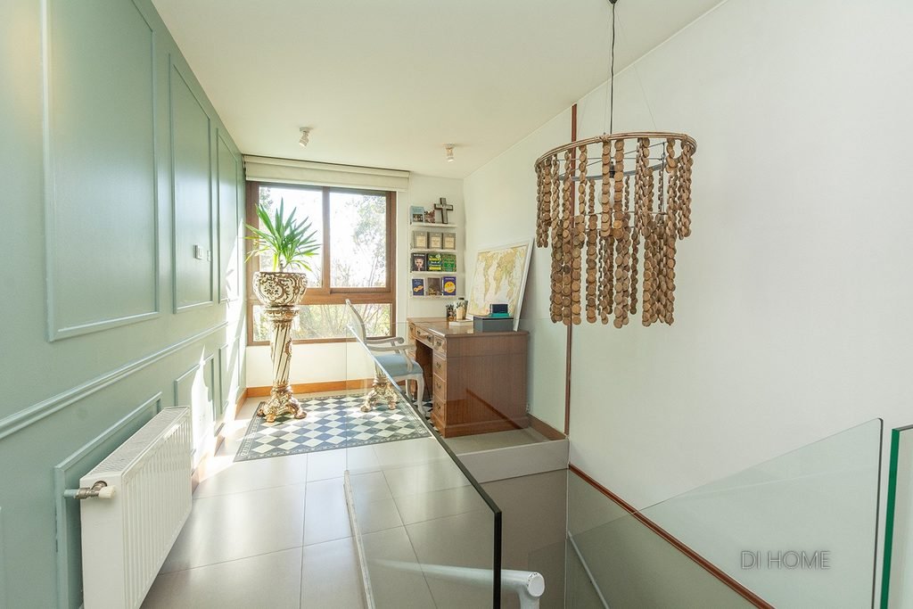 Exclusivo dúplex con accesos independientes y jardines propios