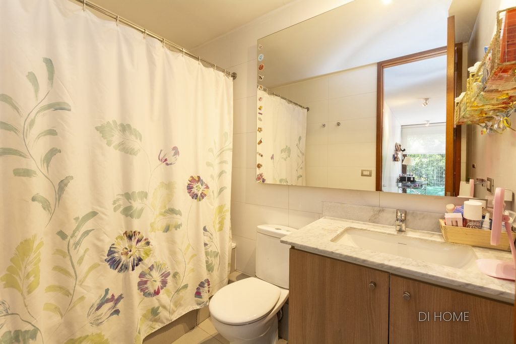 Exclusivo dúplex con accesos independientes y jardines propios